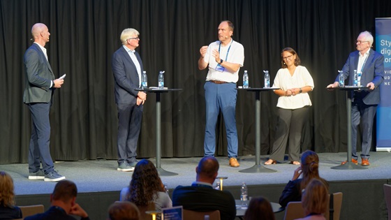 Paneldebat SummIT